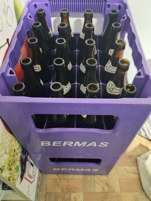 Vand 2 navete bermas cu sticle