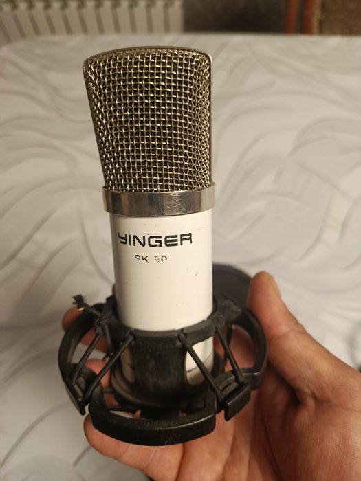 Студийный конденсаторный микрофон