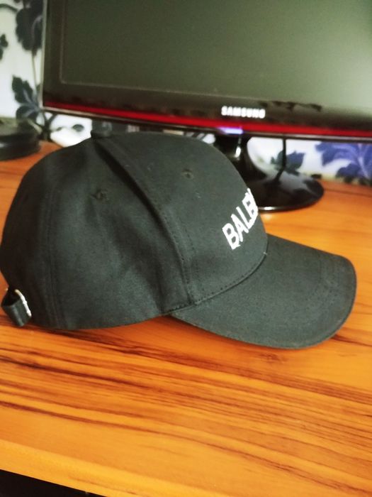 Продаю бейсболку Balenciaga