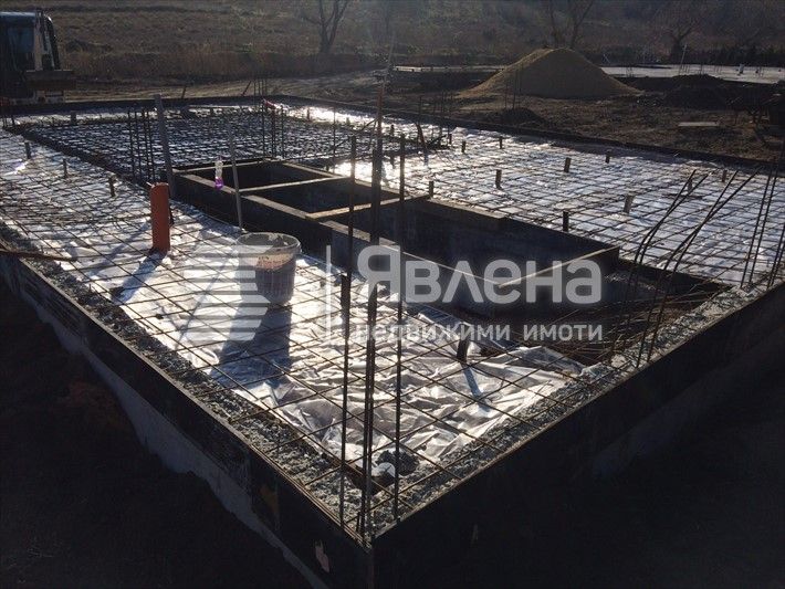 Къща с дворно място от 1538 м2