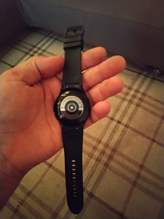 Часы samsung galaxy watch 4 classik.