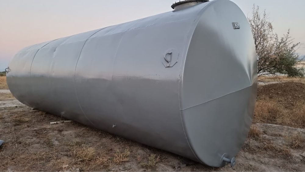 Ёмкость 52куба,конусная усиленная