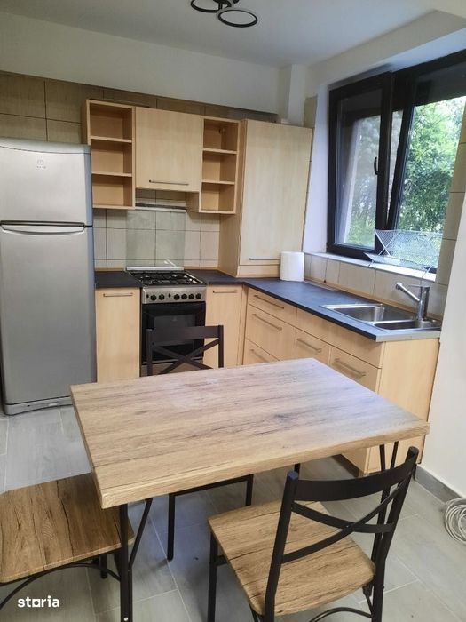 Ofer spre inchiriere apartament 3 camere.