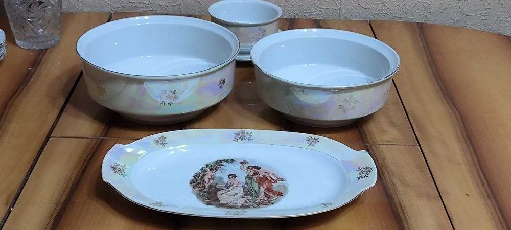 От сервиза Мадонна.