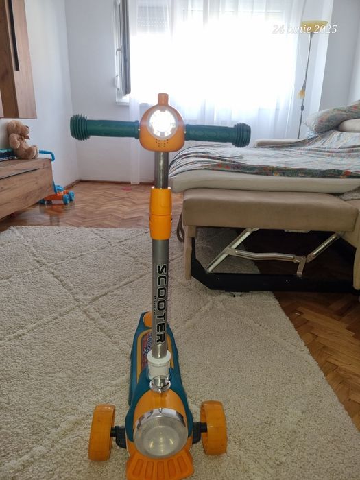 Trotineta cu forma de locomotiva