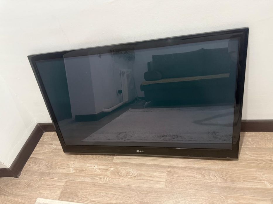 Телевизор LG 106 см