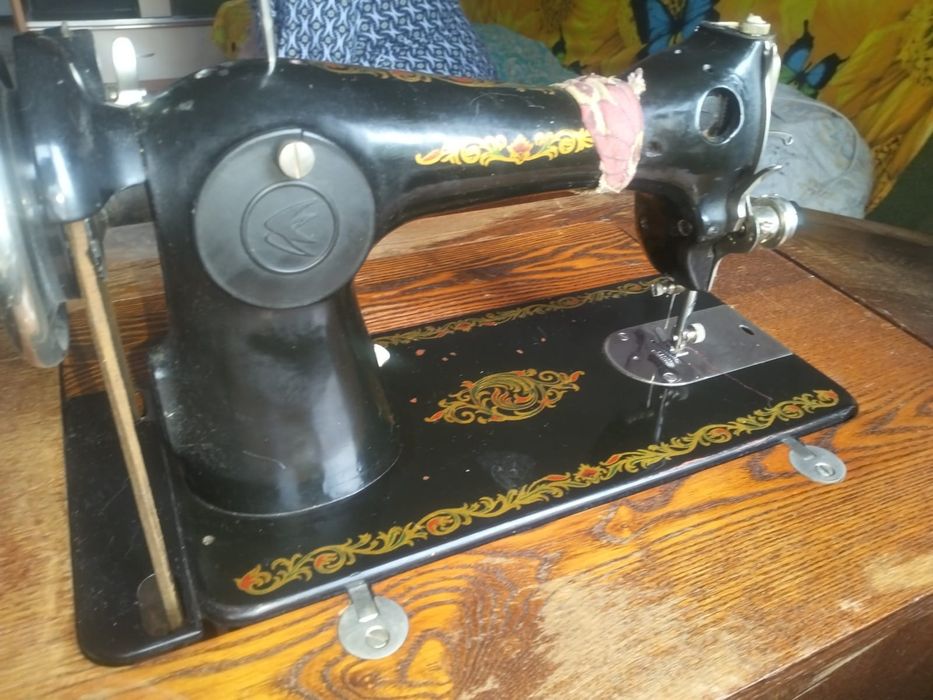 Продам швейную машинку