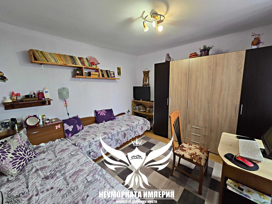 Продавам тристаен и двустаен 176РЗП с гараж в гр.Асеновград, кв.Изток