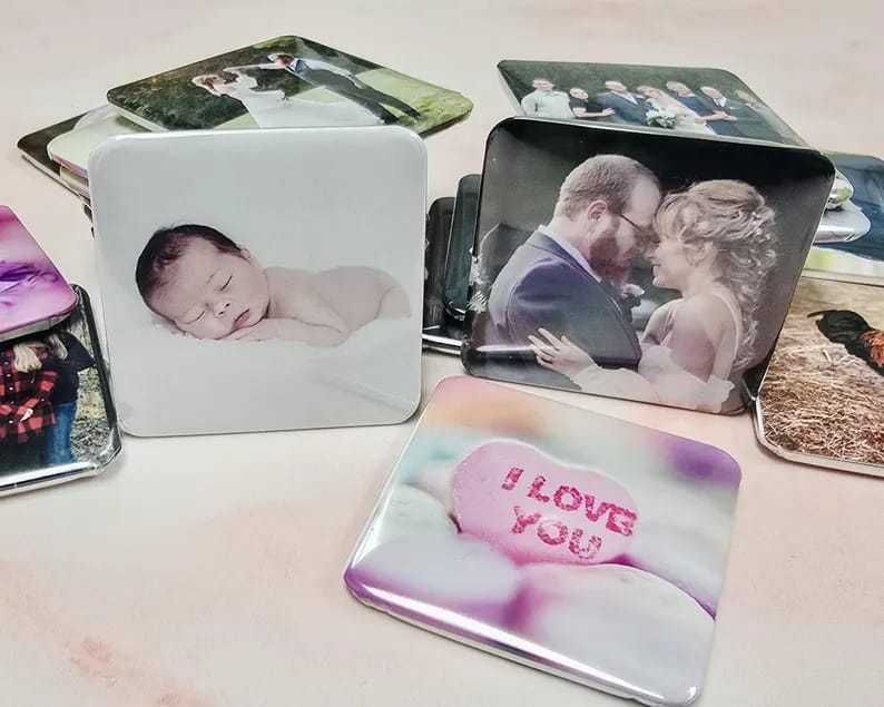 Magneți personalizați metal 5x5 cm – amintiri unice pentru frigider
