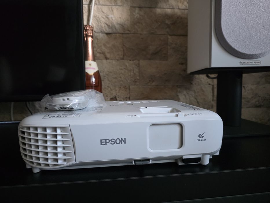 Videoproiector Epson EB S05