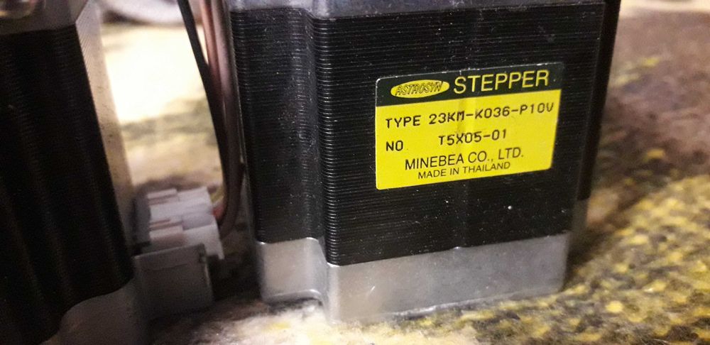 Vand Motoare pas cu pas NEMA 17 si NEMA 23.