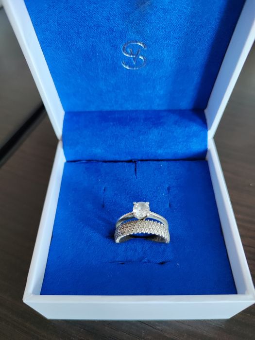 Продам серебреное кольцо