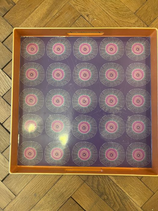 Цветен поднос, не особено използван