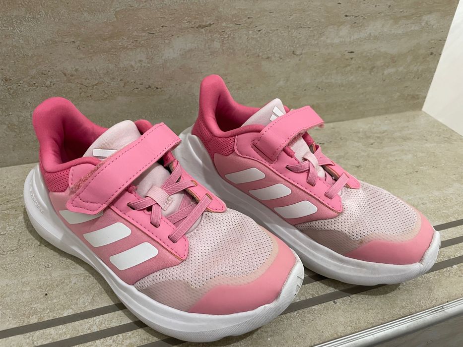 Маратонки за момиче Adidas