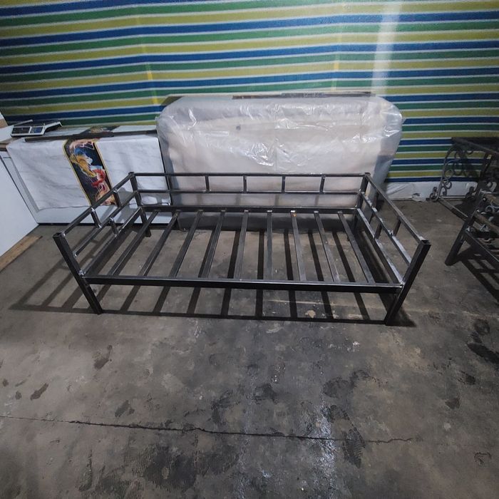 Кровать двухъярусная.