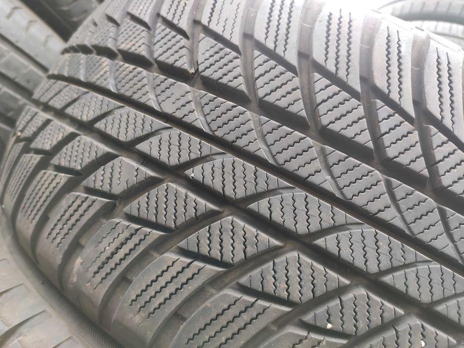 4бр Зимни гуми 225 50 17 - Bridgestone - DOT 2022