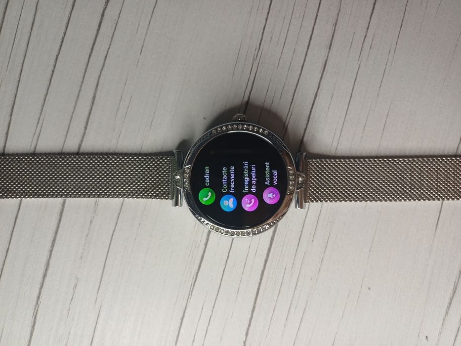 Ceas smartwatch.