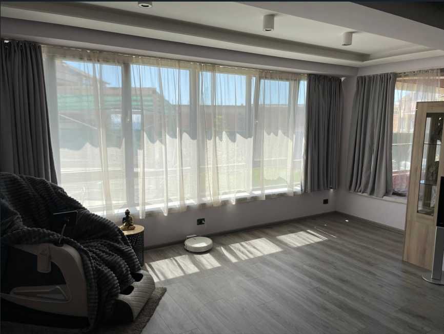 Дава се под наем Тристаен апартамент в Варна, Център - 160 кв.м за 1100 € - Снимка #2