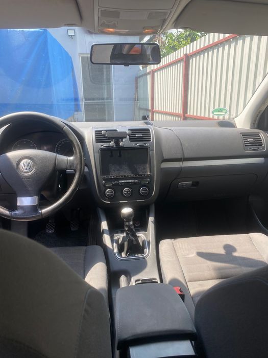Se vinde vw golf 5
