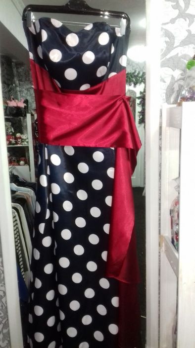 Женское вечернее платье.