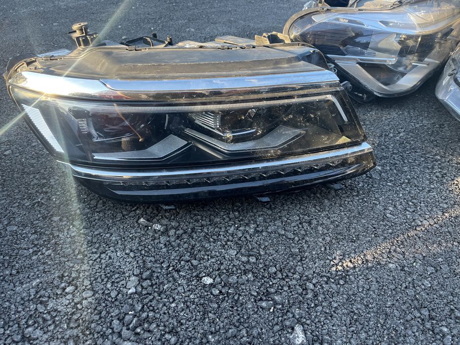 1 брой ляв и 2 броя десен фар VW Tiguan 2016-