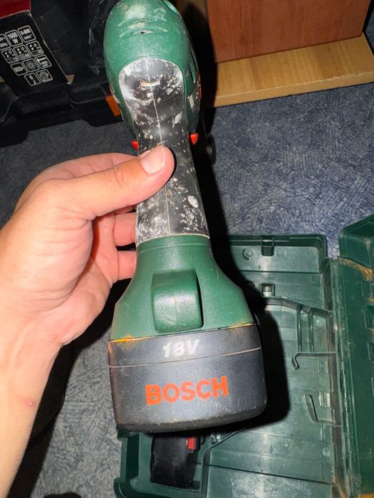 ел. винтоверт Bosh с 2 батерии и зарядно
