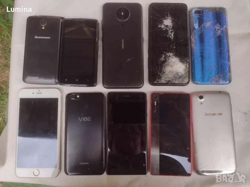 Телефони, много от тях работещи