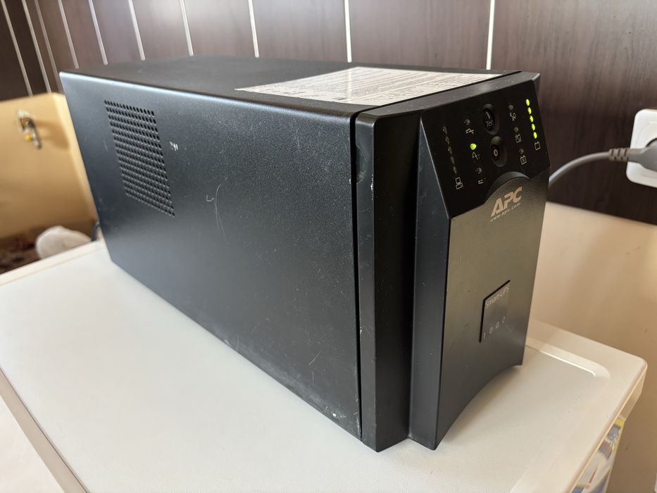 APC Smart-UPS 1000VA
