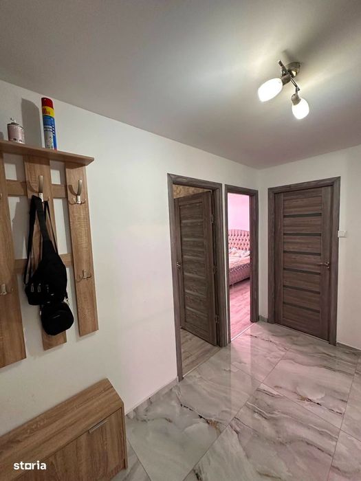 De vanzare apartament cu 3 camere si balcon, etajul 2, renovat, 70mp