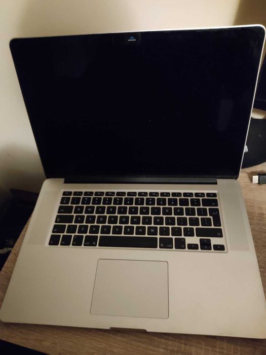 Лаптоп MacBook Pro (с Retina дисплей, 15-инчов, 2016 г.)