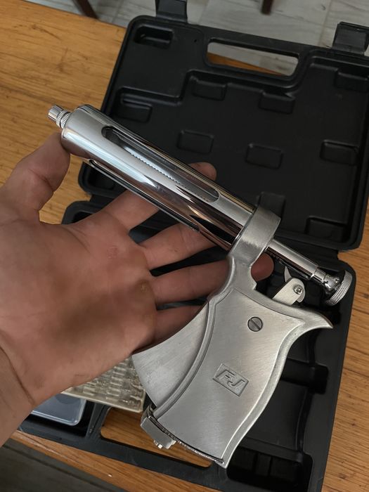 Vând seringă pistol injectabil veterinar de 50 ml  pentru animale