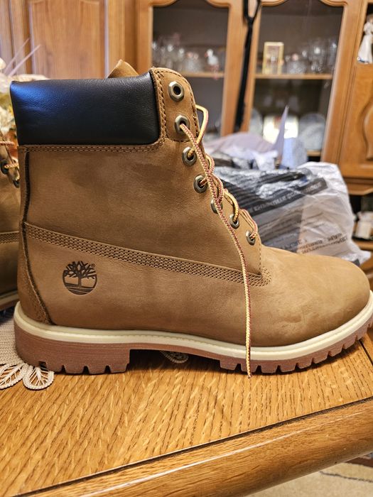 Bocanci premium Timberland din piele naturala si impermeabila nabuc
