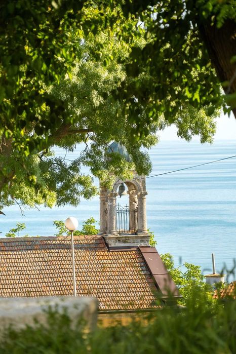 Самостоятелен етаж от къща за лятото