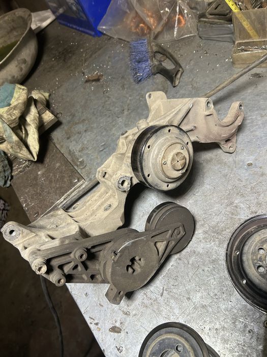 генератор и кранштейн