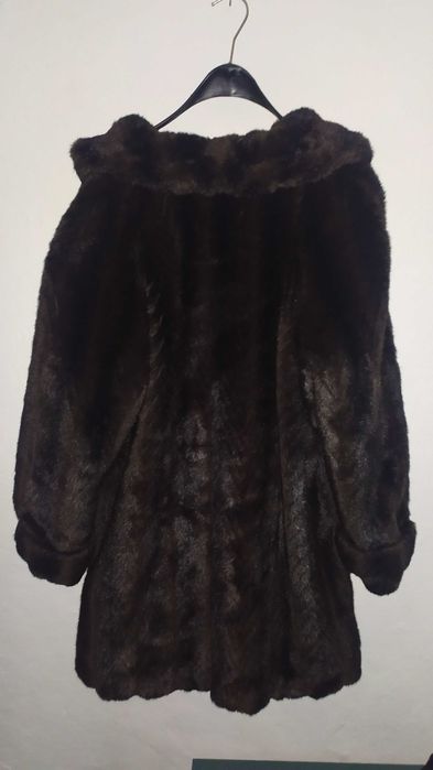 Чисто ново дамско палто с еко косъм марка Eybl. Размер M (42 EU)