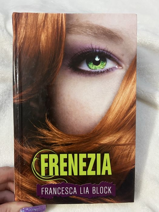 Carti fantezie adolescenti