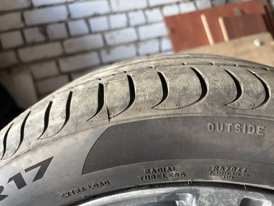 Продам комплект резины на дисках 215/50 R17