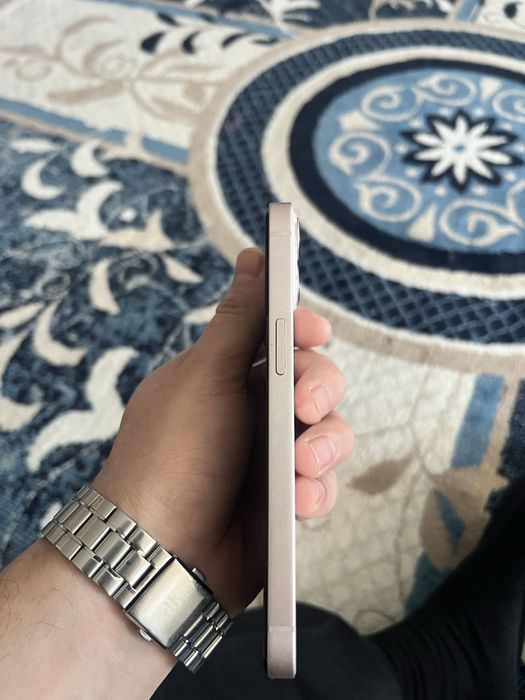 Продам Iphone 13