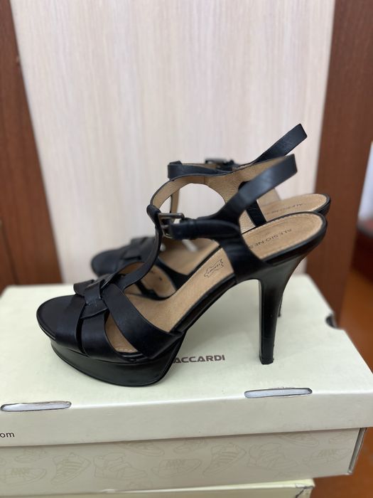 Кожанные босоножки