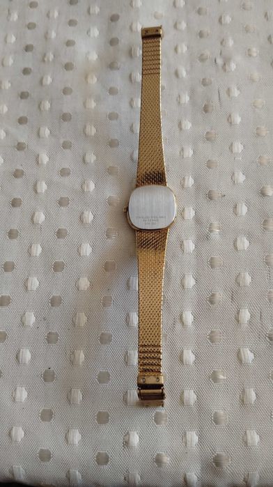 Елегантен дамски часовник Бухерер