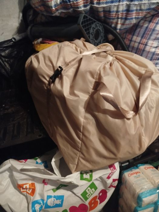 Палатка нова не отваряна с помпа надуваеми опори и въжета за опъване..