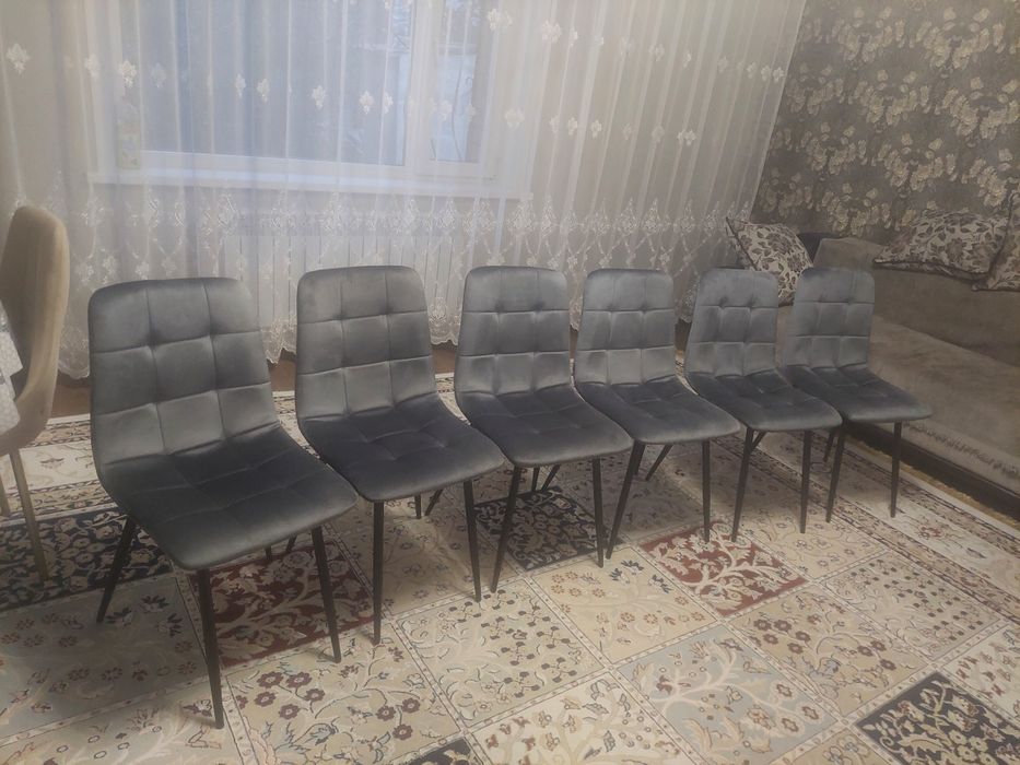 Продам стулья новые