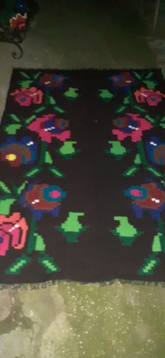 Нови, неупотребявани ръчно тъкани вълнени черги и килими