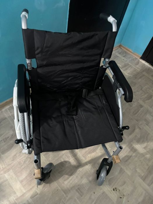 Продам инвалидную коляску