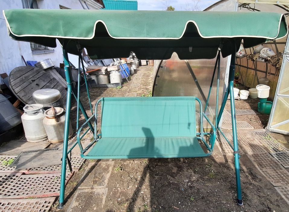 Качели садовые 3-х местные.