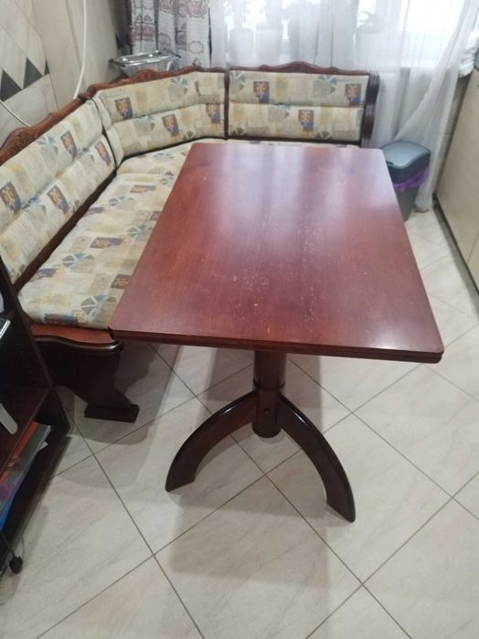 Set mobilier bucătărie: colțar + masă extensibilă + 2 scaune
