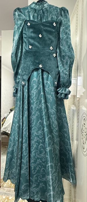 продам платье 44 размер