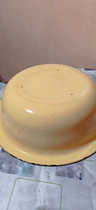 Продам 2 эмалированных таза