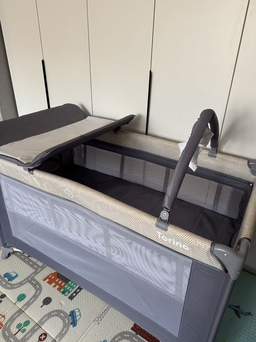 Двухуровневый манеж-кроватка