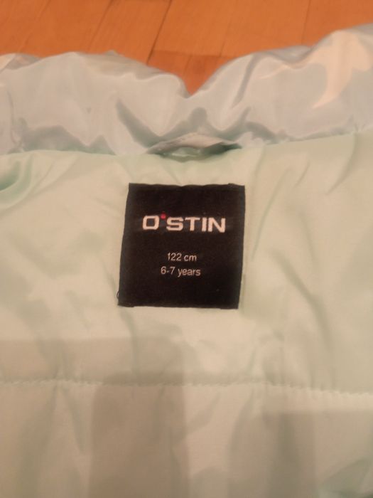 Продам. Куртка детская O'stin. На девочку 6-7 лет. Тёплая.